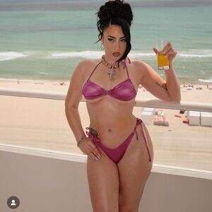 Voight Valentina v-kini magenta